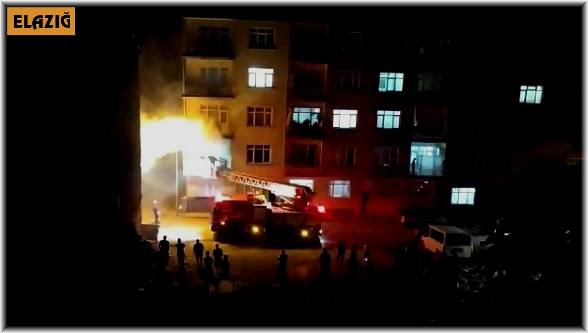 Elazığ'da korkutan yangın: Ev alev alev yandı