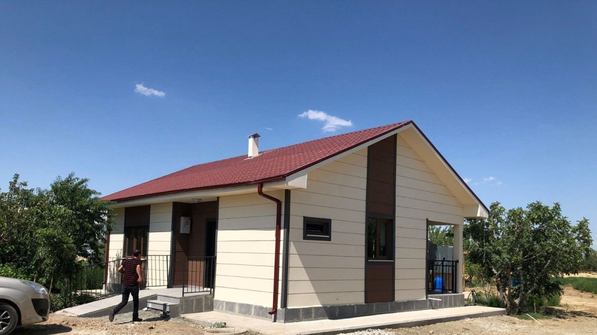 Elazığ'da köy konutlarının teslimi sürüyor