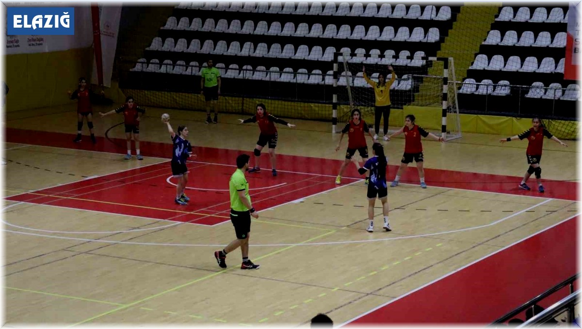 Elazığ'da küçük kızlar hentbol yarı finalleri tamamlandı