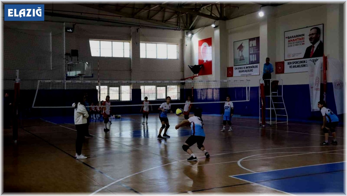 Elazığ'da küçükler Voleybol İl Şampiyonası başladı