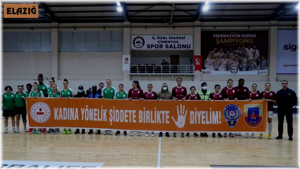 Elazığ'da maçta kadına şiddete pankartlı tepki