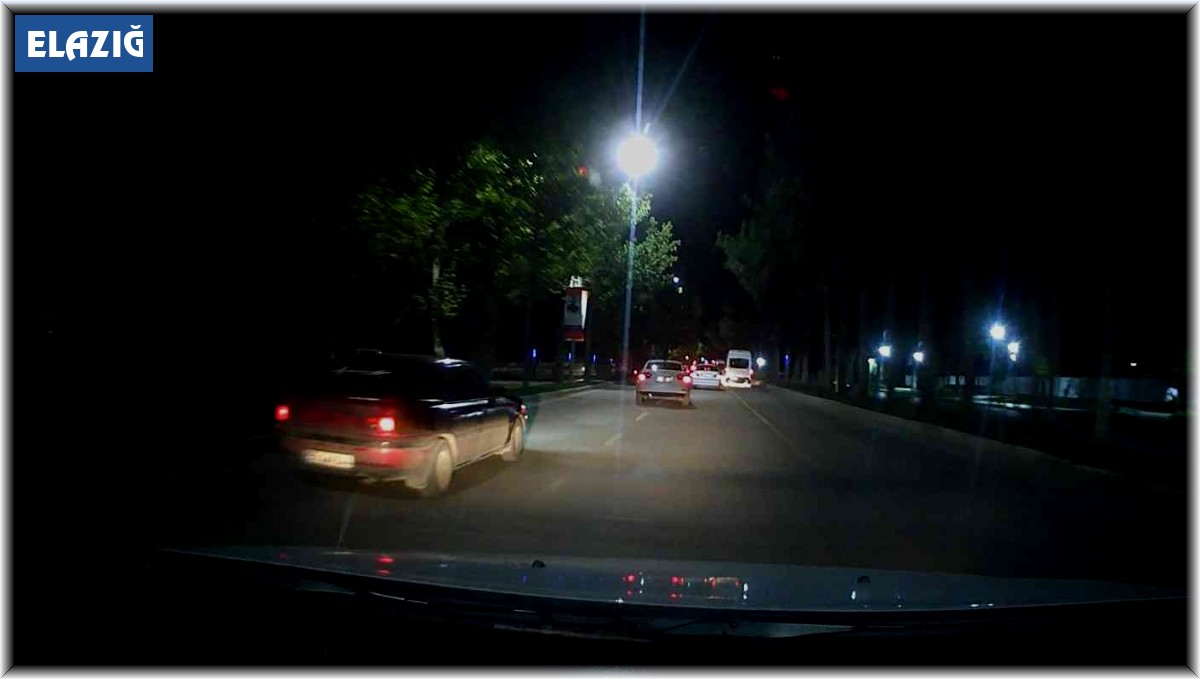 Elazığ'da makas atan sürücü kameraya yansıdı