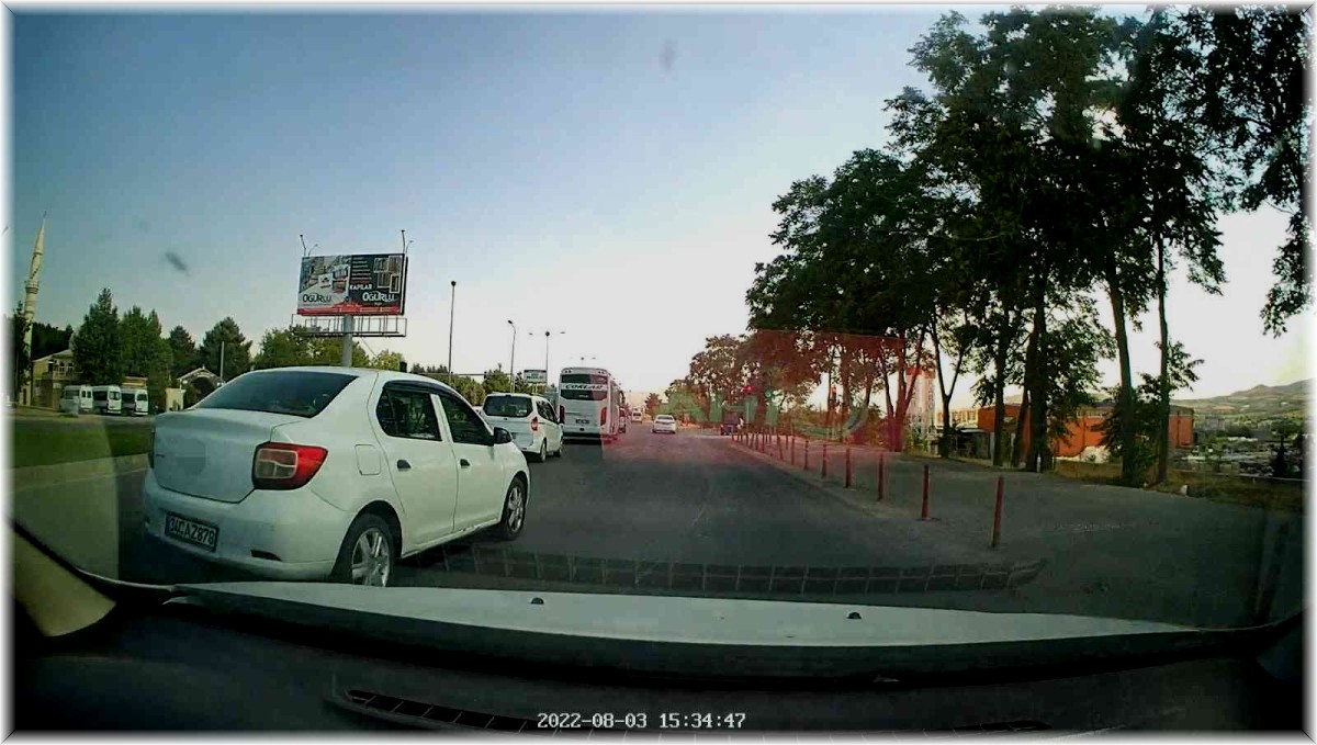 Elazığ'da makas atarak ilerledi, trafiği tehlikeye soktu