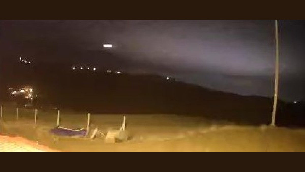 Elazığ'da meteorun düşme anı kameralara yansıdı