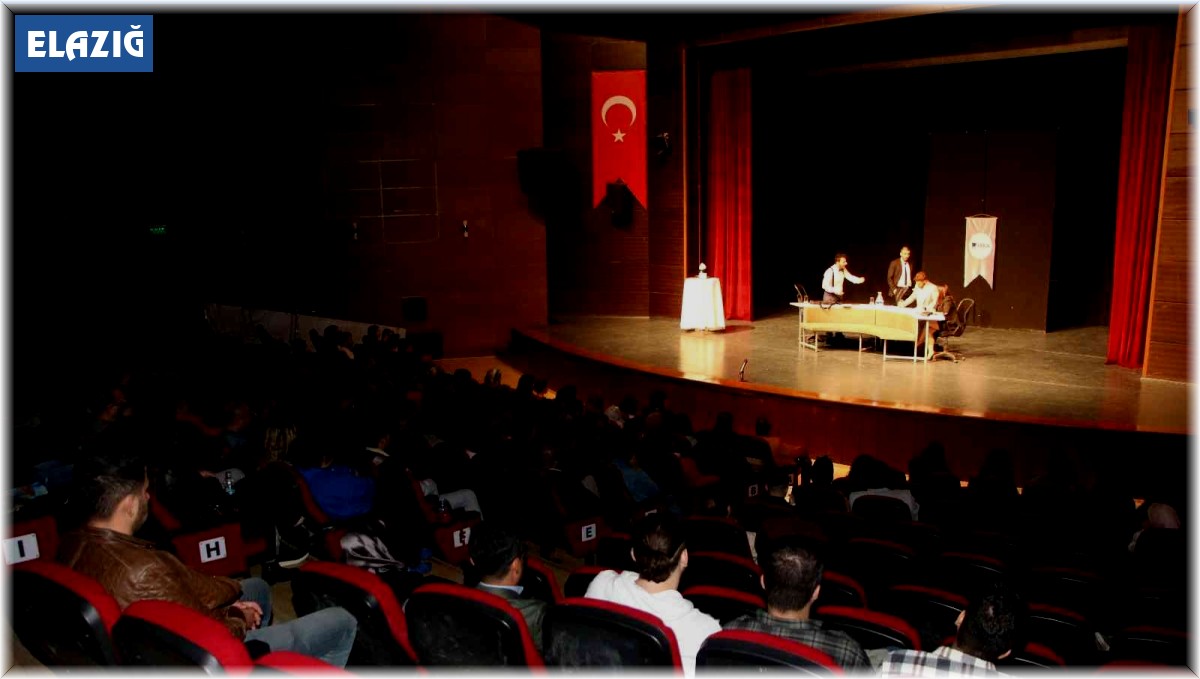 Elazığ'da 'Metot' adlı tiyatro oyunu sahnelendi