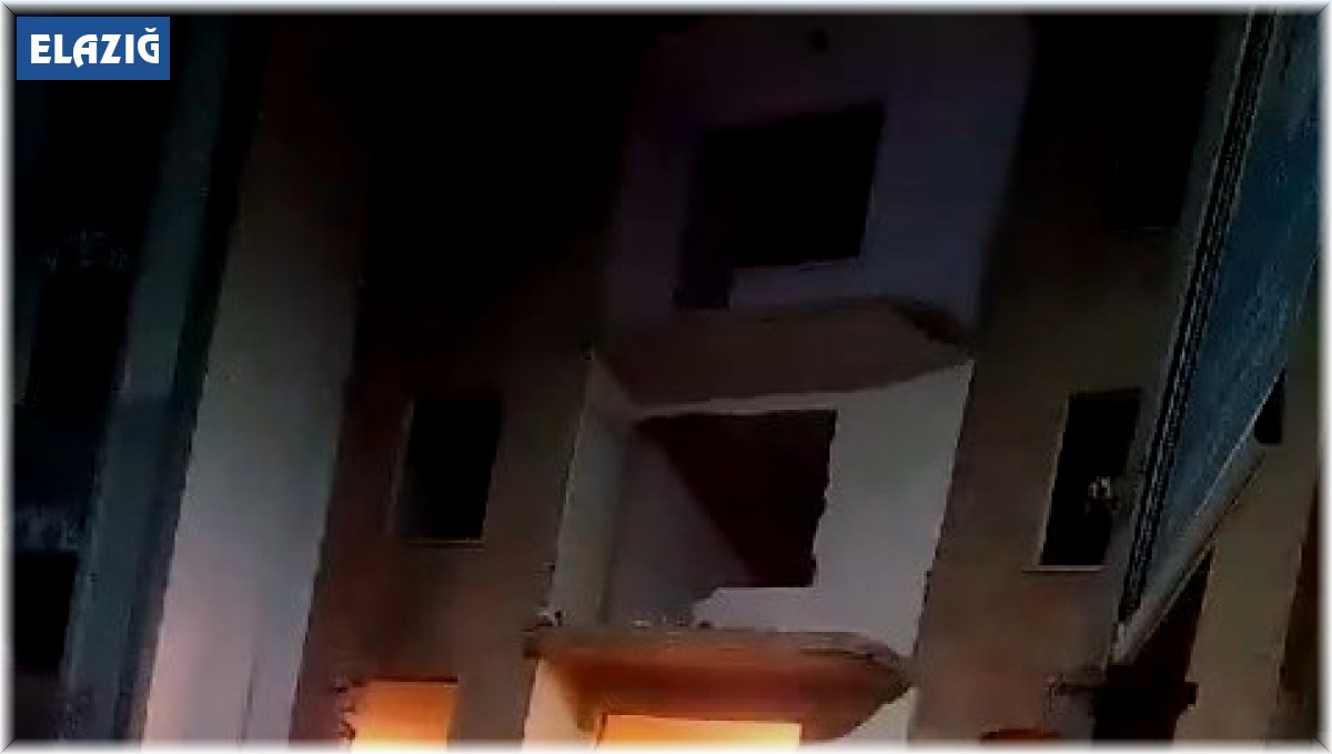 Elazığ'da metruk bina yangını
