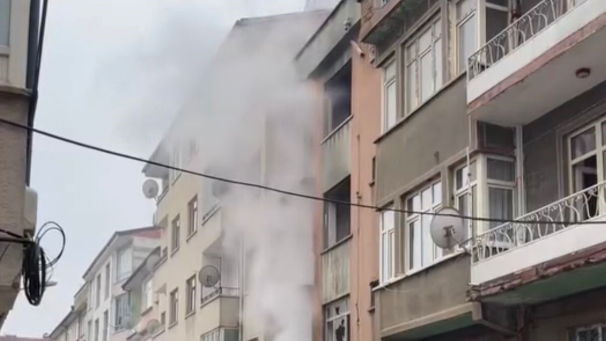 Elazığ'da metruk binada yangın