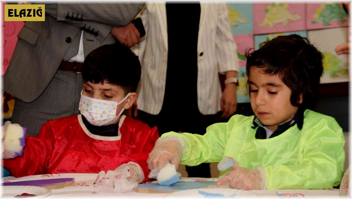 Elazığ'da minik öğrenciler ahşap boyama etkinliğinde