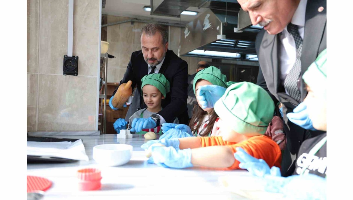 Elazığ'da minik şefler mutfakta yeteneklerini sergiledi
