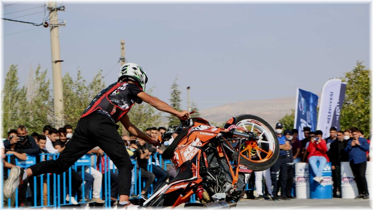 Elazığ'da 'Modifiyeli Araç ve Motosiklet Festivali' renkli görüntülere sahne oldu