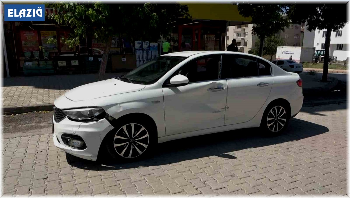 Elazığ'da motosiklet ile otomobil çarpıştı: 1 yaralı