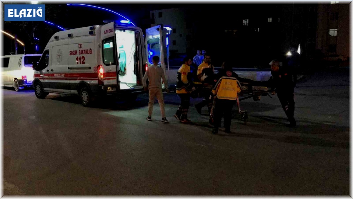 Elazığ'da motosiklet ile otomobil çarpıştı: 2 yaralı