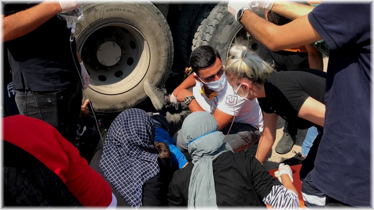Elazığ'da motosiklet kamyonun altına girdi: 1 ölü, 1 ağır yaralı