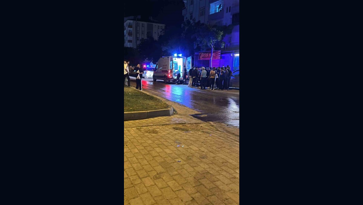 Elazığ'da motosiklet yayaya çarptı: 2 yaralı