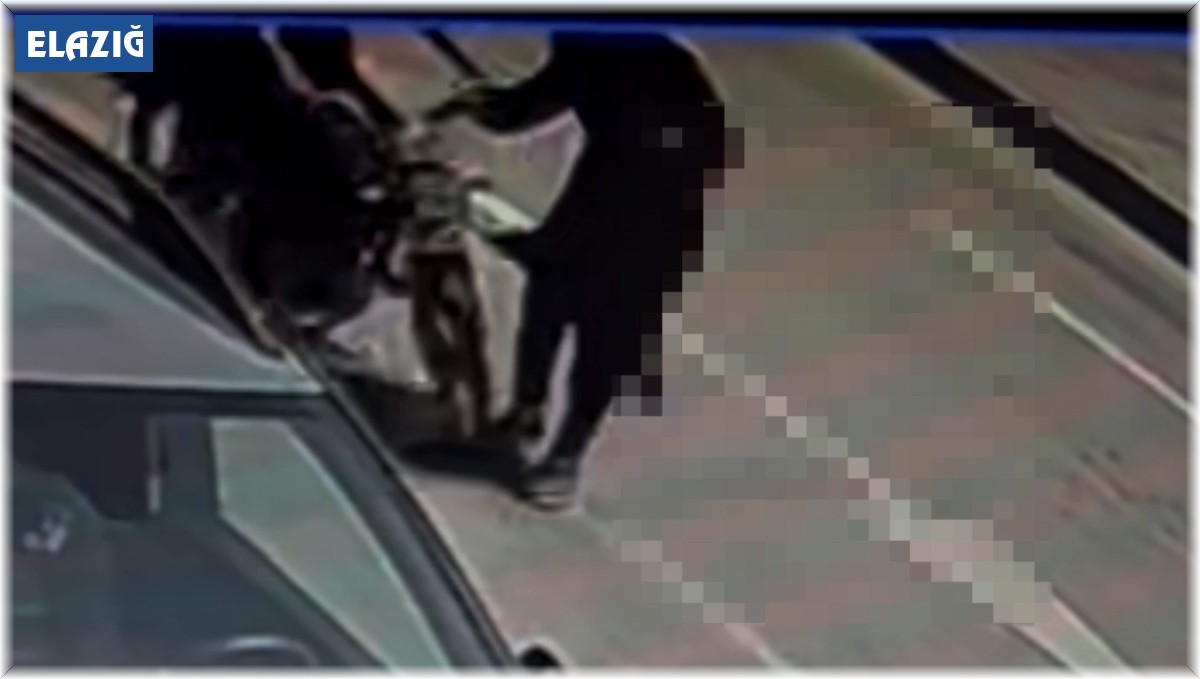 Elazığ'da motosikletin kadına çarpması güvenlik kameralarına yansıdı