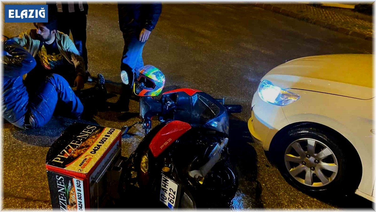 Elazığ'da motosikletli kurye ile otomobil çarpıştı: 1 yaralı