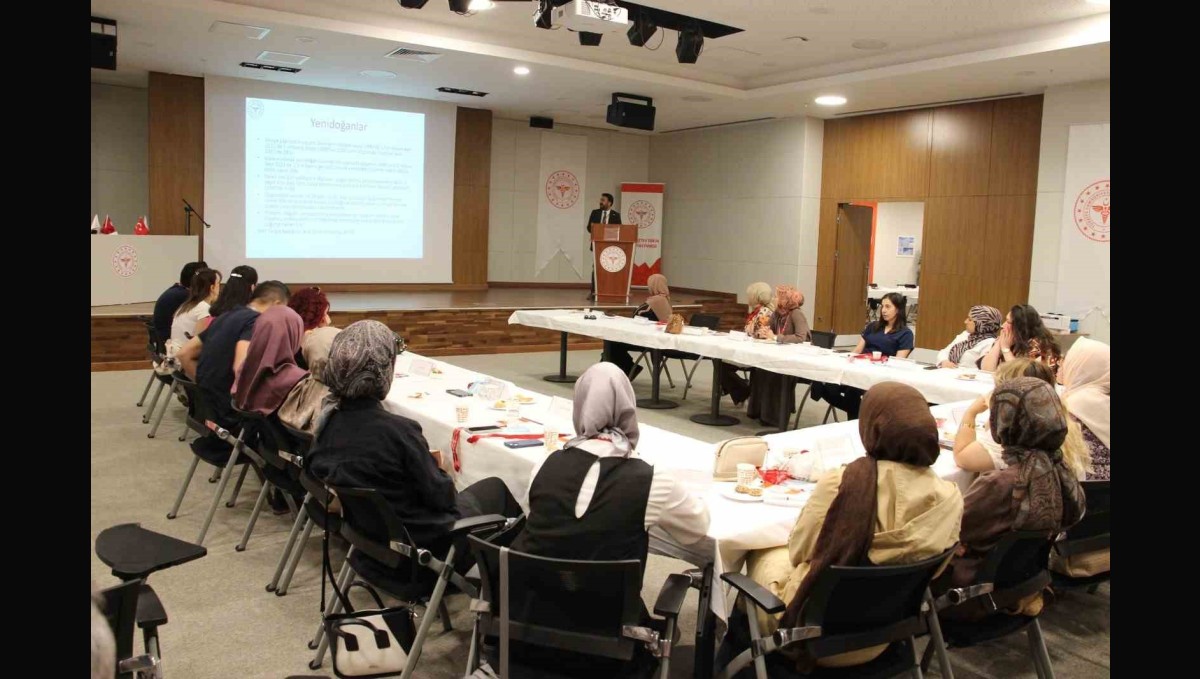 Elazığ'da NRP eğitimi düzenlendi