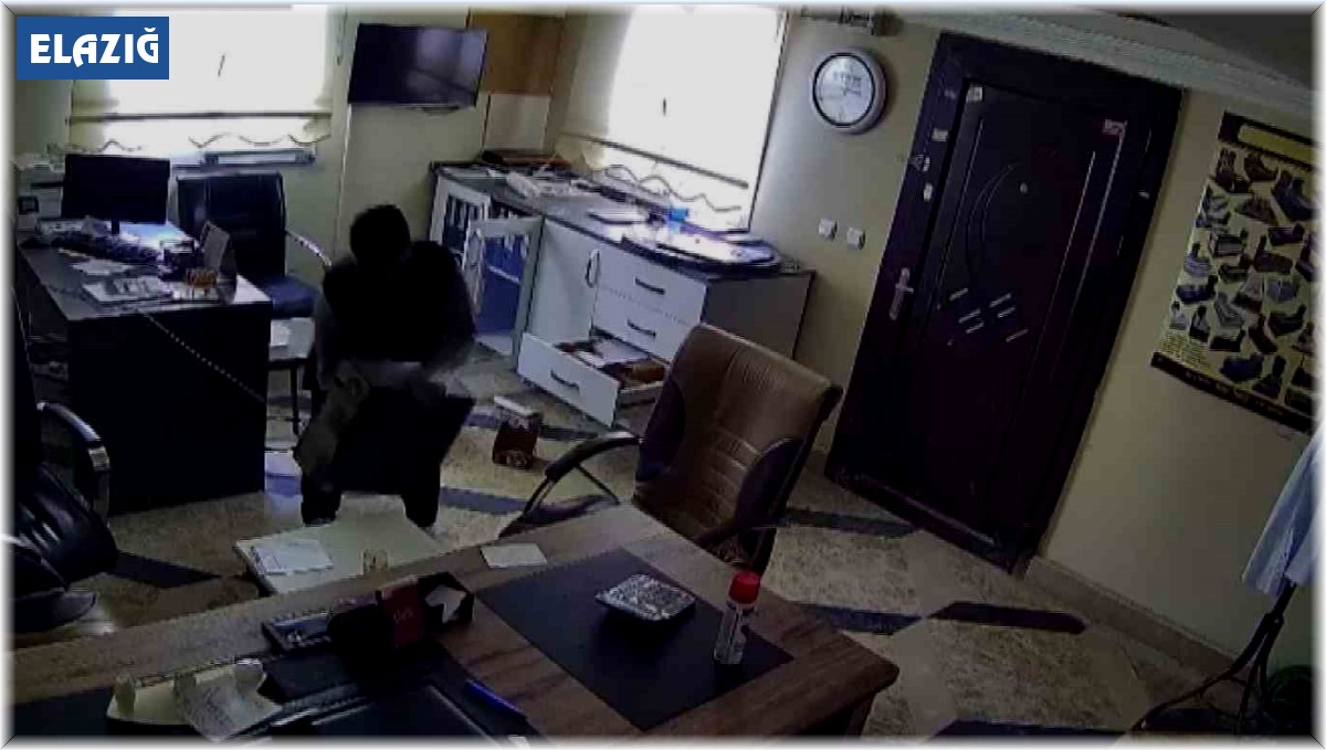 Elazığ'da ofis malzemesi çalan şüpheli kameralara yakalandı