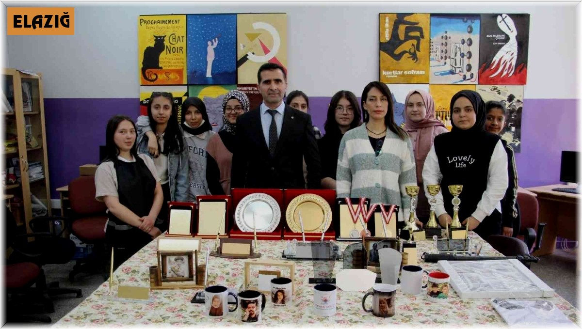 Elazığ'da öğrenciler hem okuyup hem meslek öğrenerek harçlıklarını çıkarıyor