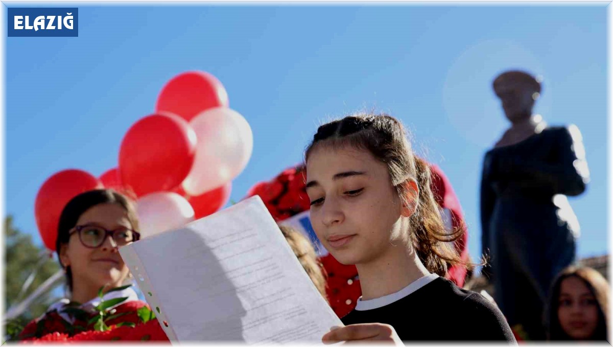 Elazığ'da öğrencilerden anlamlı Cumhuriyet Bayramı kutlaması