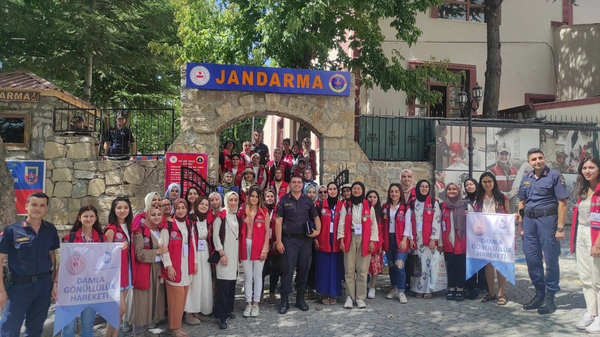 Elazığ'da öğrencilerden jandarmaya ziyaret