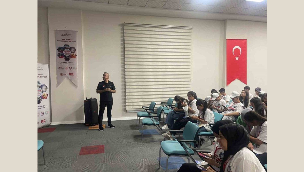 Elazığ'da öğrencilere afet ve acil durum yönetimi eğitimi