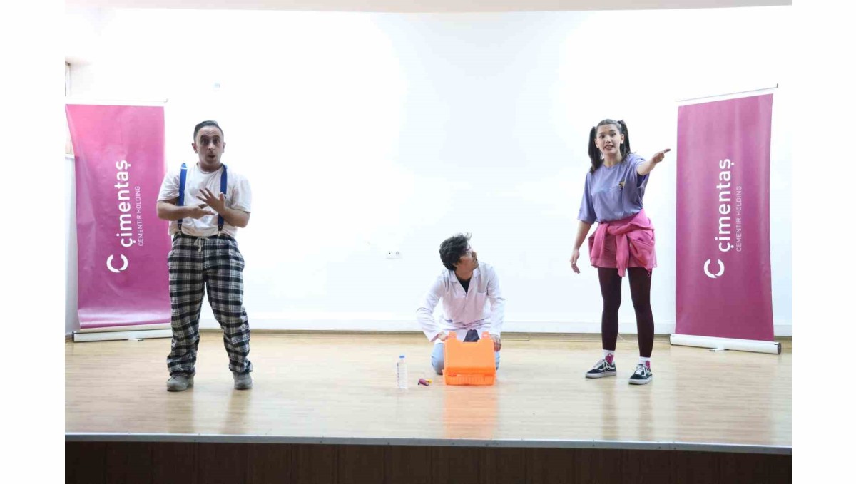 Elazığ'da öğrencilere deprem bilinci tiyatro ile aşılandı