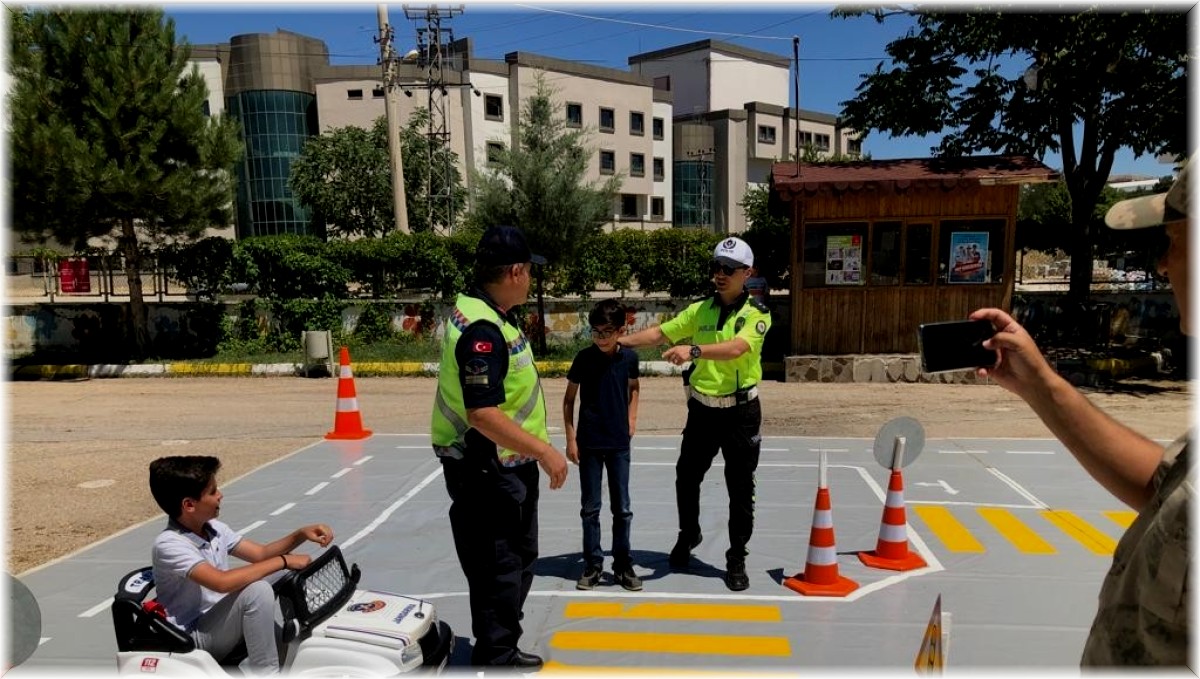 Elazığ'da öğrencilere trafik eğitimi