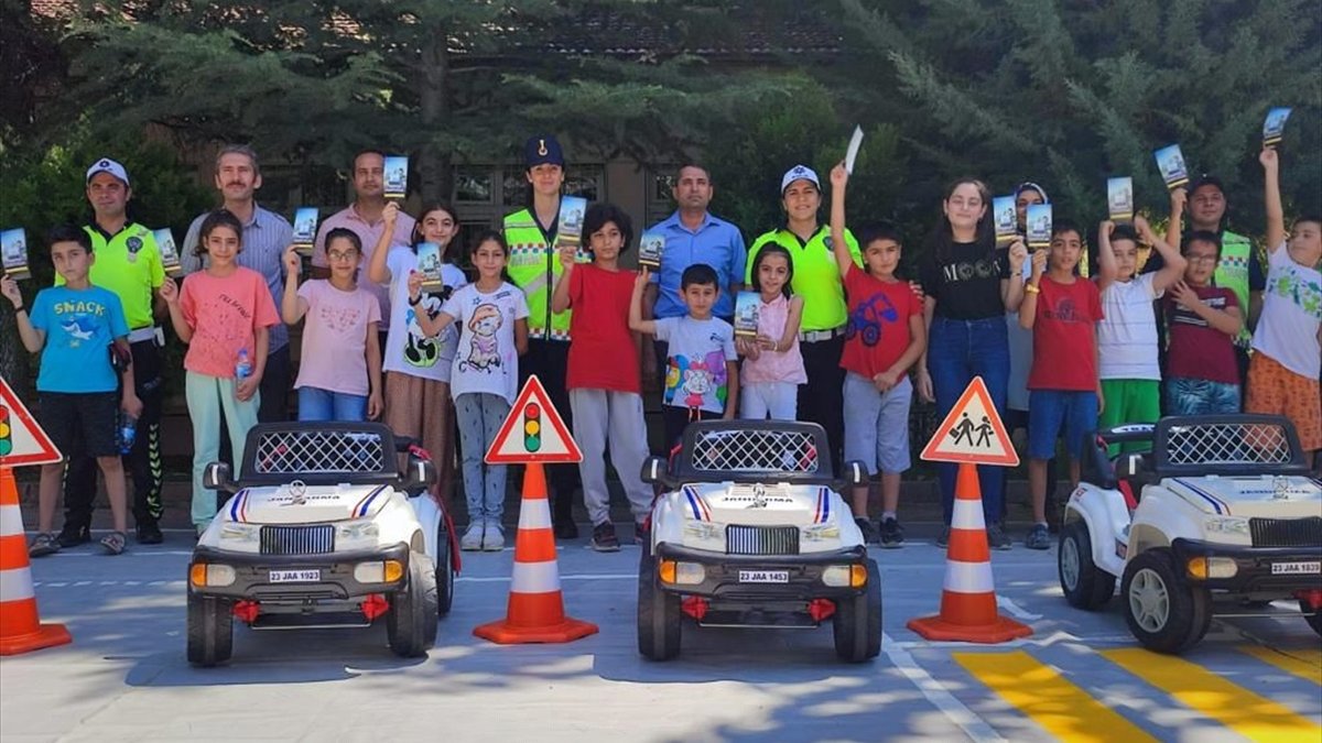 Elazığ'da öğrencilere trafik eğitimi verildi