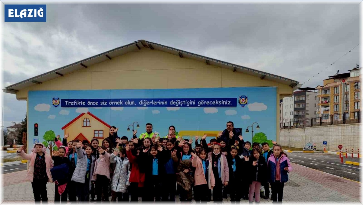 Elazığ'da öğrencilere trafik uygulamaları anlatıldı
