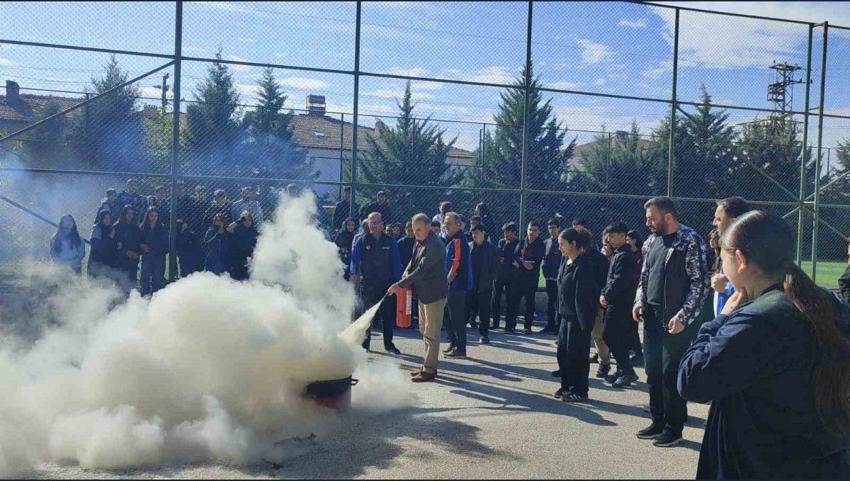 Elazığ'da öğrencilere yangın eğitimi