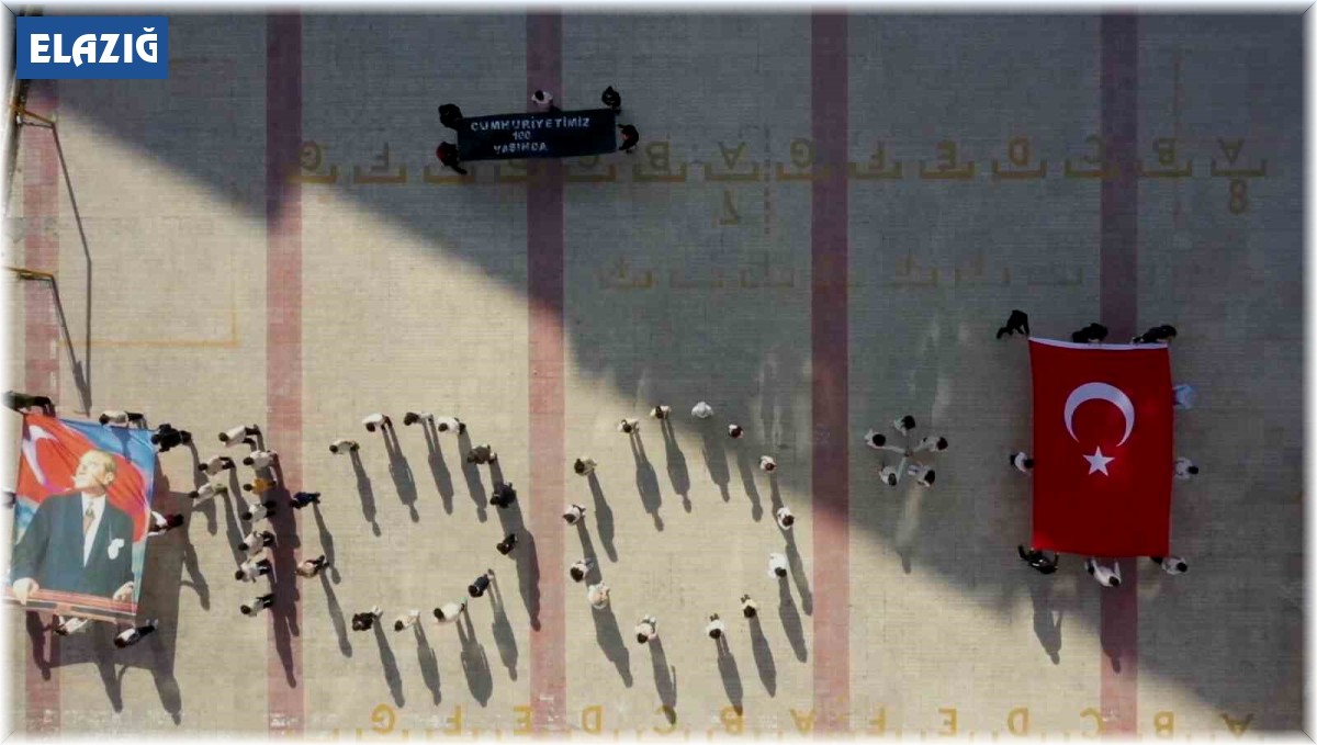 Elazığ'da öğretmen ve öğrencilerden '100. yıl' koreografisi