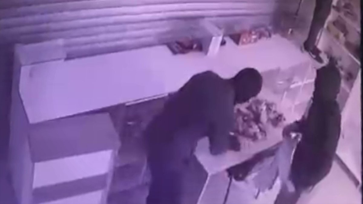 Elazığ'da okul kantininden hırsızlık güvenlik kamerasına yansıdı