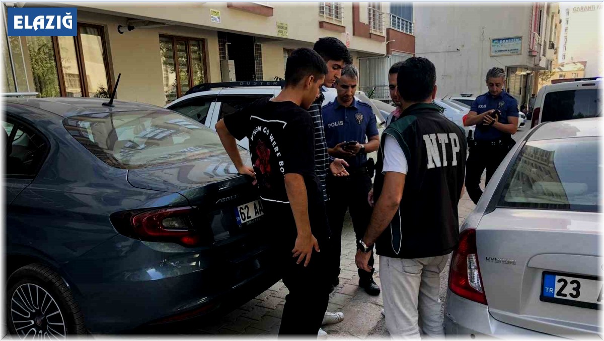 Elazığ'da okul önlerinde denetim sürüyor