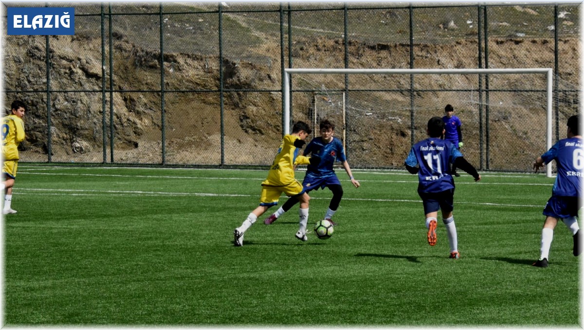 Elazığ'da okul sporları futbol müsabakaları başladı