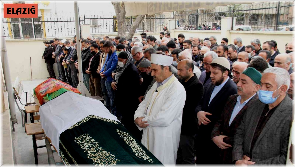 Elazığ'da öldürülen anne ve kızı son yolculuklarına uğurlandı