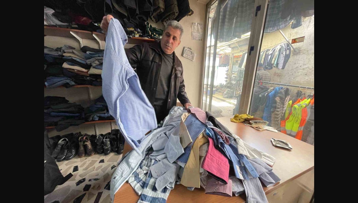 Elazığ'da ölen kişilerin kıyafetlerinin satıldığı mağazada sezon hazırlığı