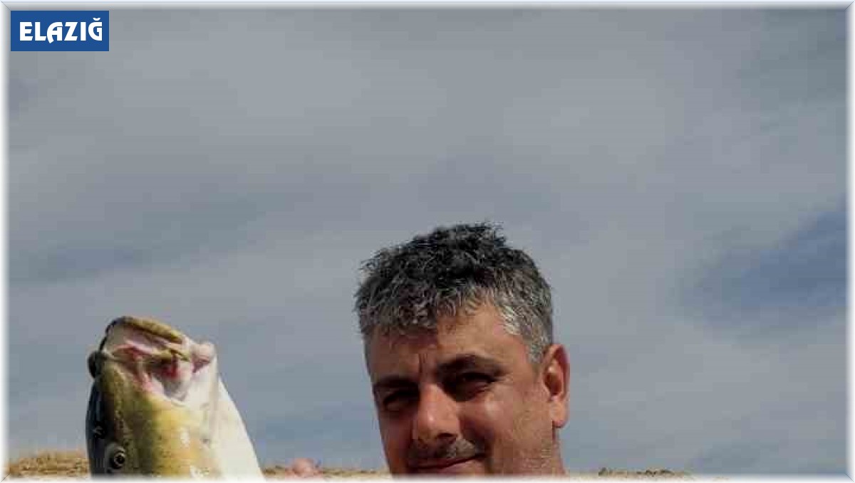 Elazığ'da oltaya 38 kiloluk dev Fırat turnası takıldı