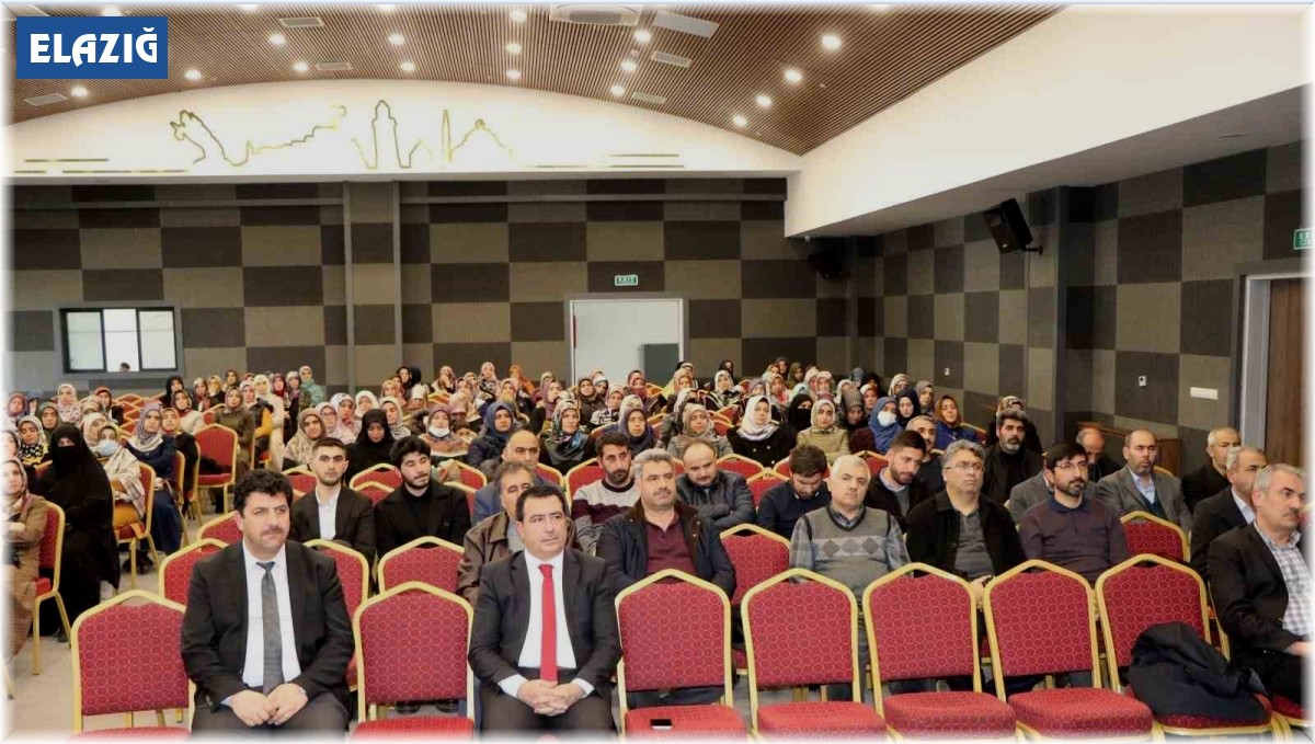 Elazığ'da 'Örgün Eğitimle Birlikte Hafızlık Projesinin Anlamı' konferansı