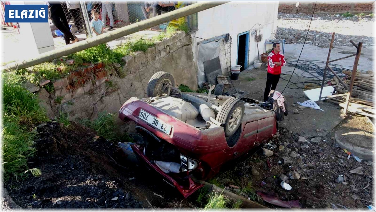 Elazığ'da otomobil bahçeye uçtu: 5 yaralı