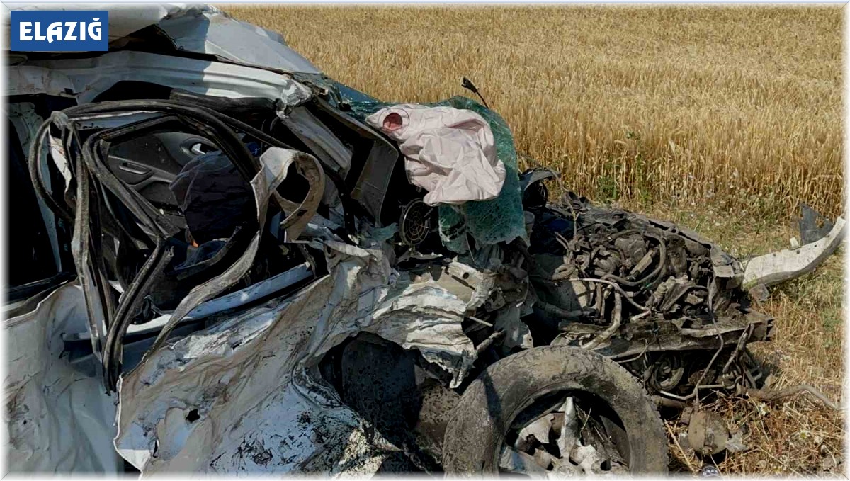 Elazığ'da otomobil ile cip kafa kafaya çarpıştı: 1 ölü, 5 yaralı