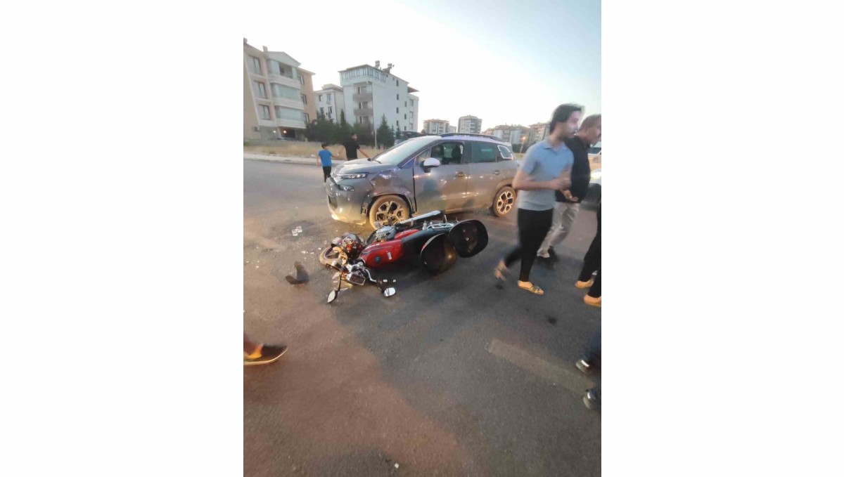 Elazığ'da otomobil ile motosiklet çarpıştı:1 yaralı