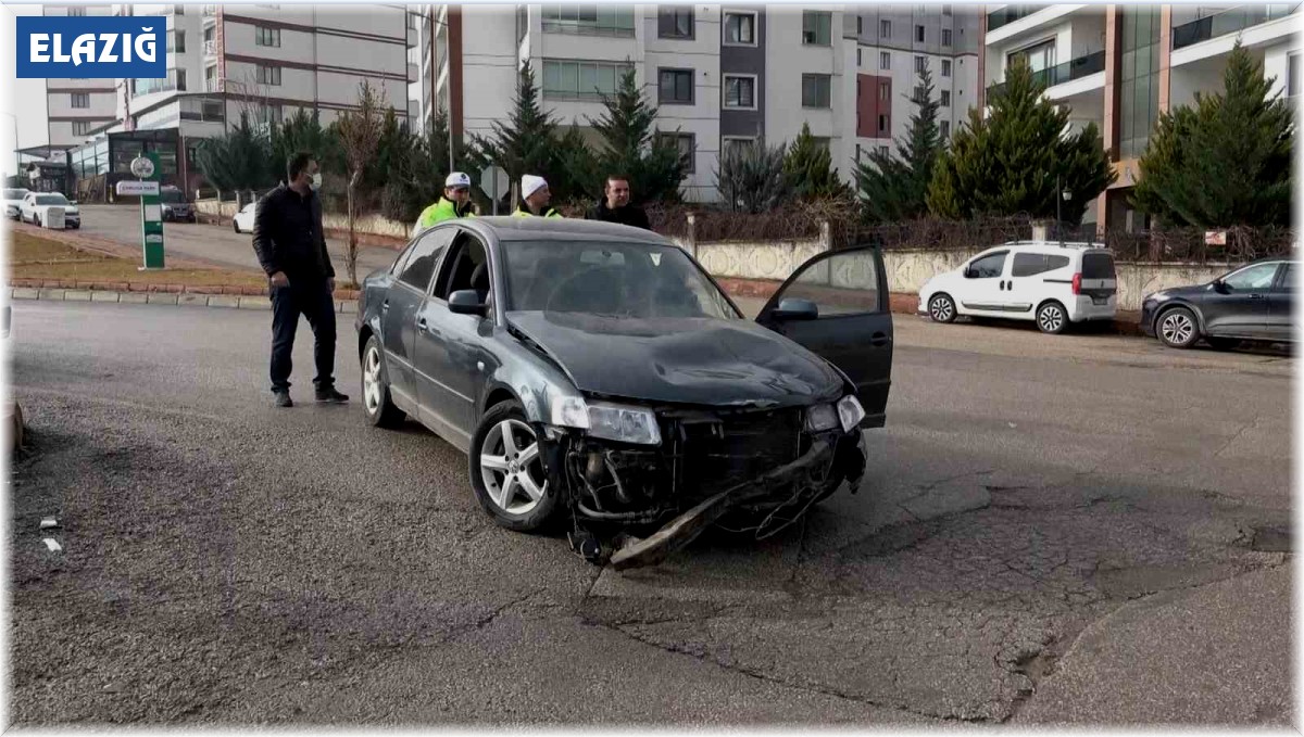 Elazığ'da otomobil ile motosiklet çarpıştı: 2 yaralı