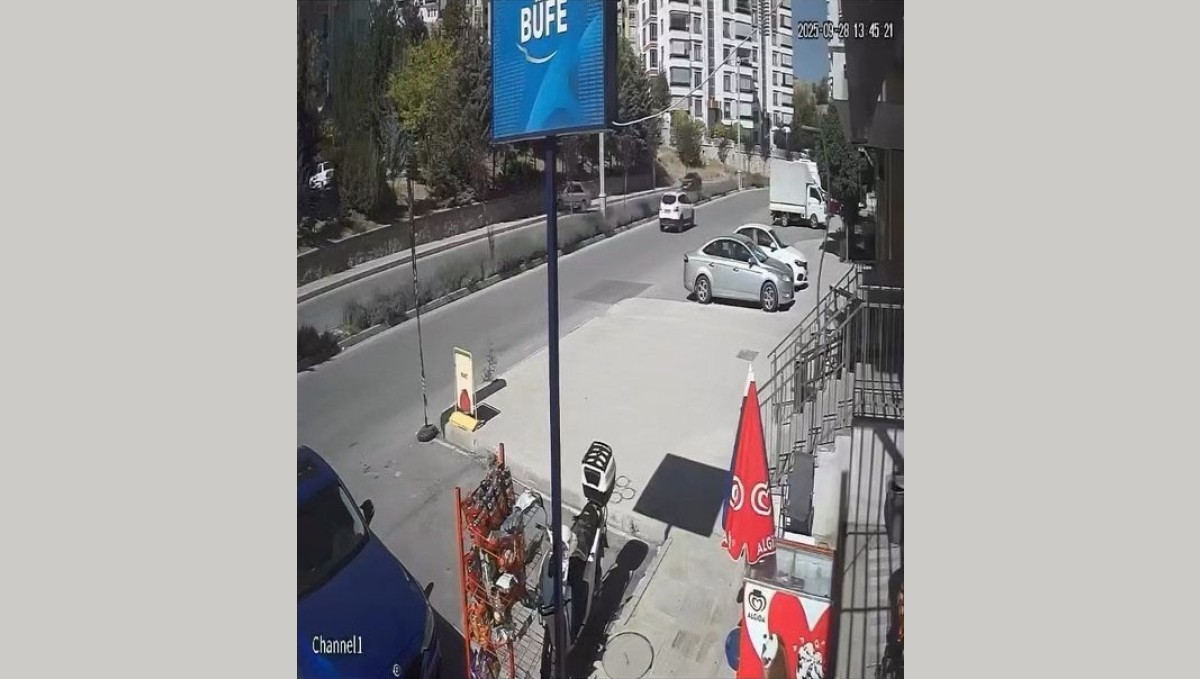 Elazığ'da otomobil istinat duvarına çarptı: 2 yaralı