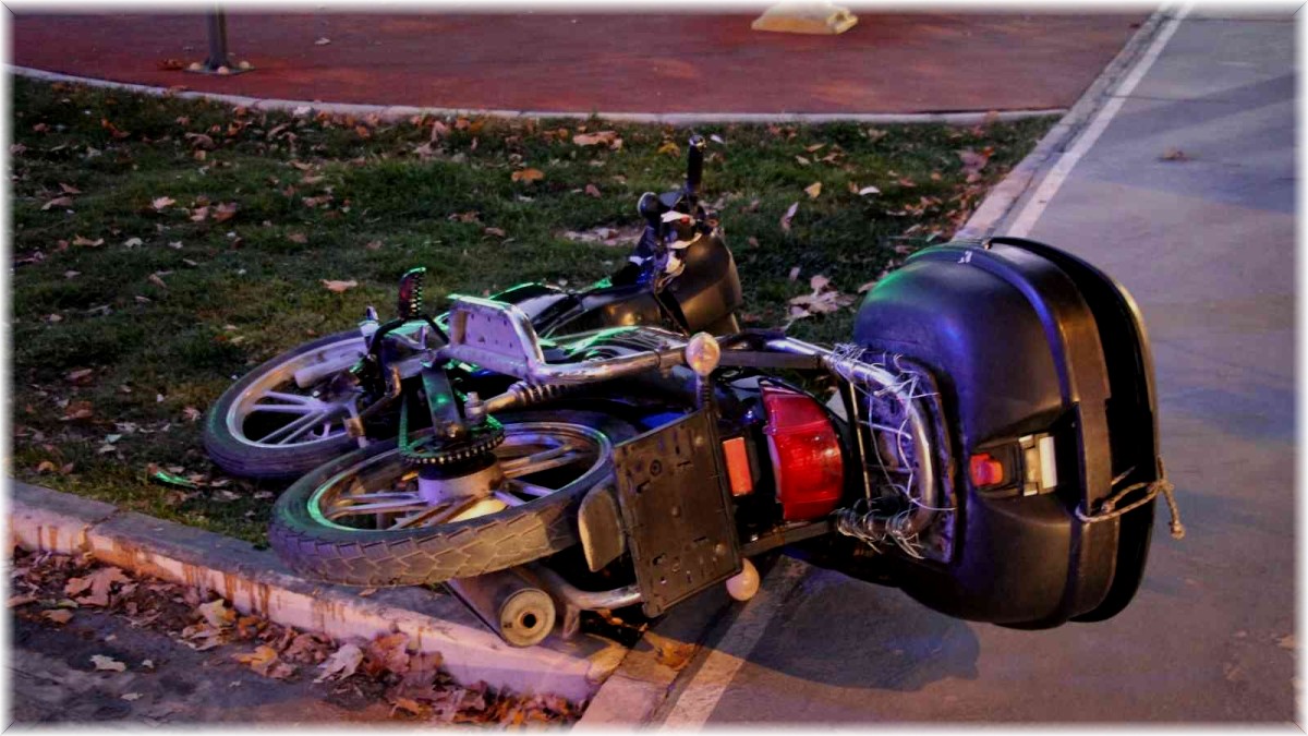 Elazığ'da otomobil motosiklete çarptı: 1 yaralı