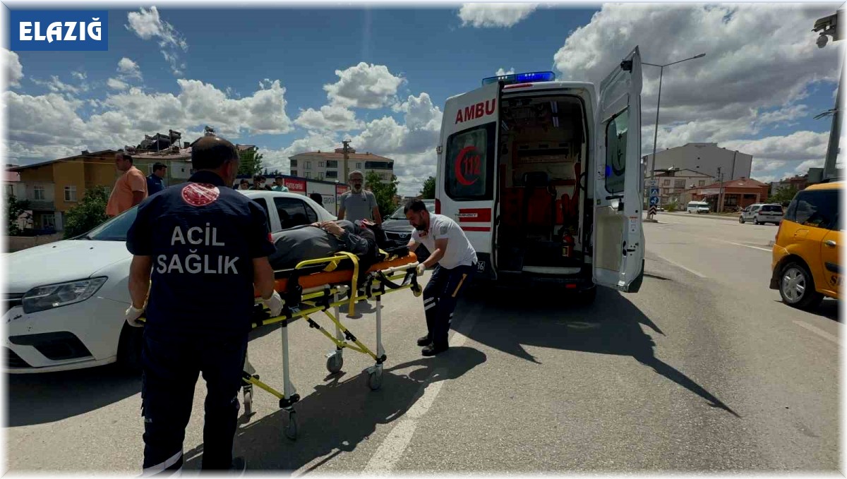 Elazığ'da otomobil şarampole uçtu: 5 yaralı