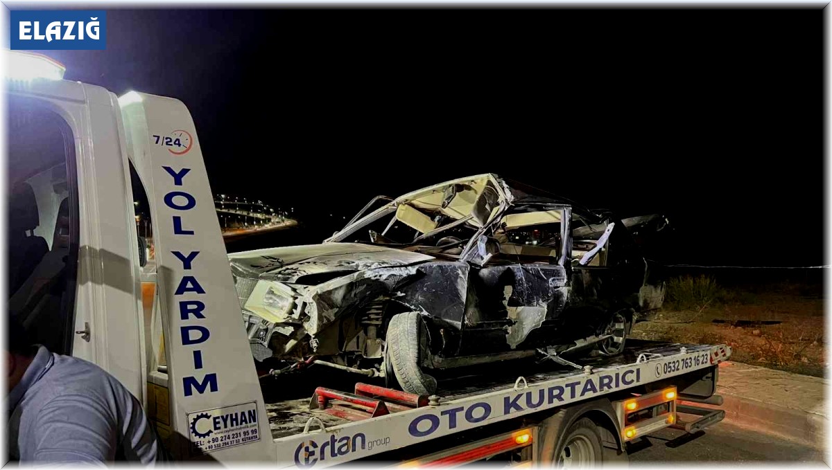 Elazığ'da otomobil şarampole yuvarlandı: 1 yaralı