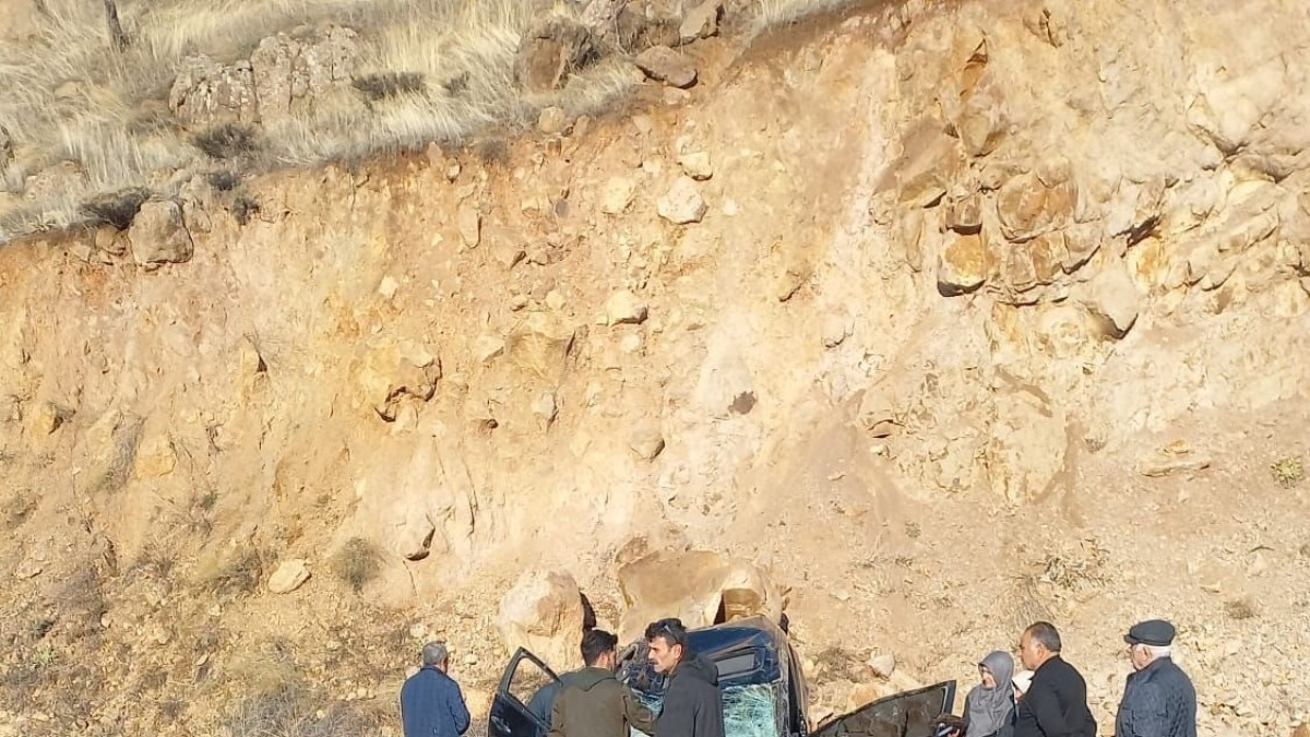 Elazığ'da otomobil takla attı: 1'i ağır 2 yaralı