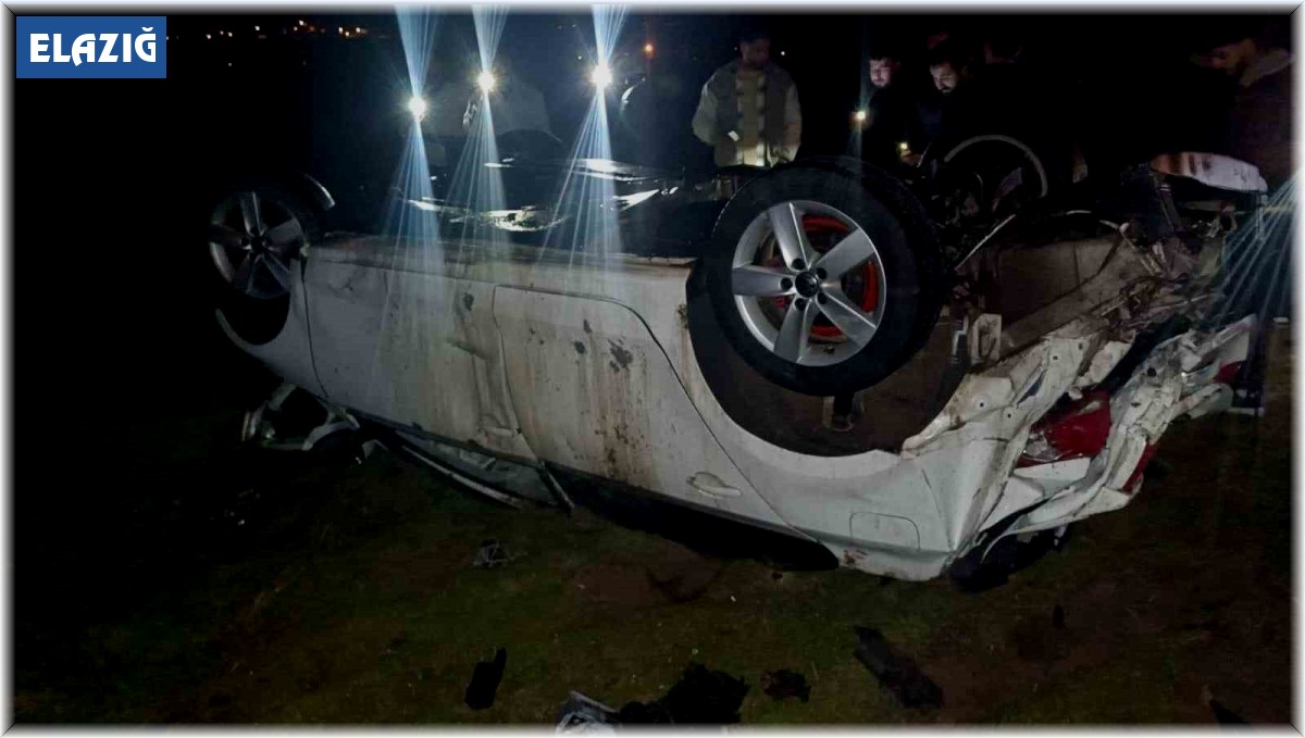 Elazığ'da otomobil takla attı: 2 yaralı