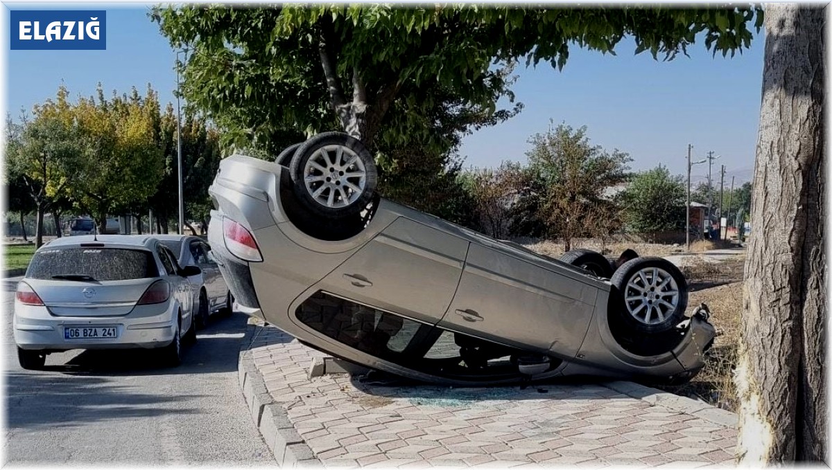 Elazığ'da otomobil takla attı: 2 yaralı